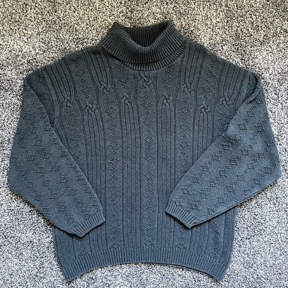 Northern Reflections Grey thick turtle neck sweater. Size medium